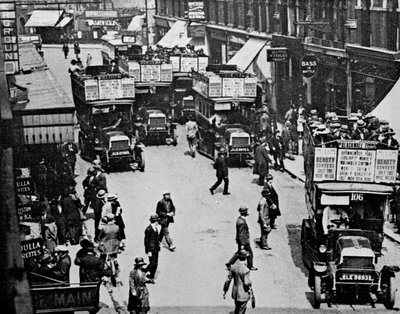 フィンズベリーパーク駅、1923年頃 作： English Photographer